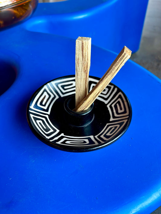 Chulucanas Palo Santo Holder Black & White Maze