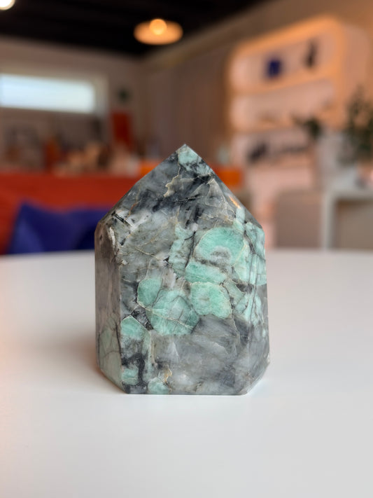 Brazilian Emerald Tower ET04