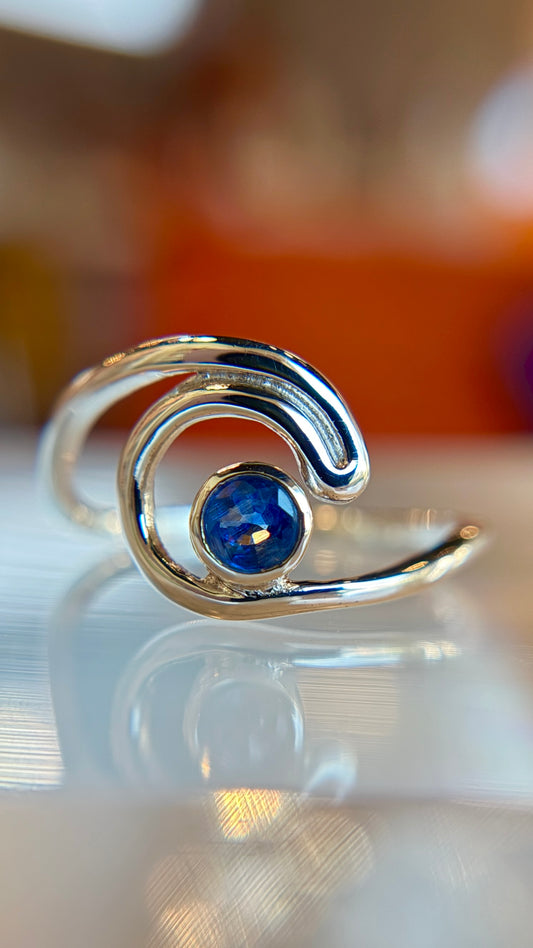 Sterling Silver Blue Kyanite Wave Ring Size 9