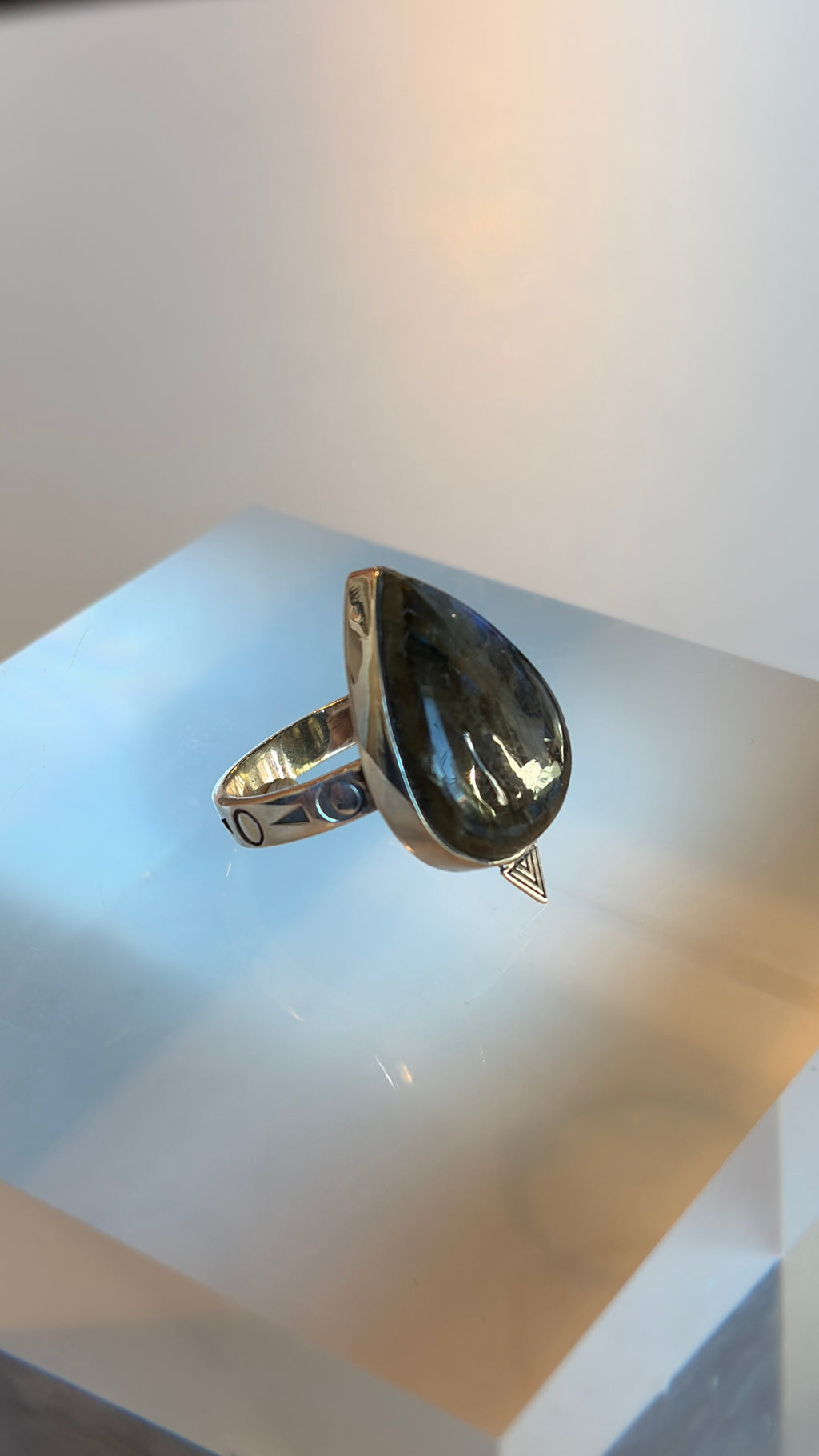 Sterling Silver labradorite Size 8