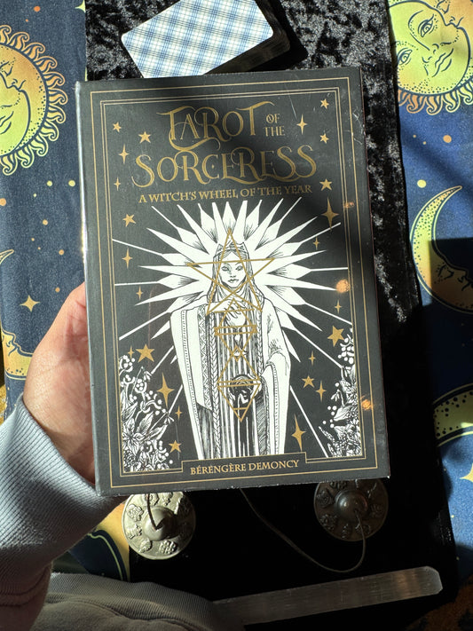 Tarot of the sorceress deck