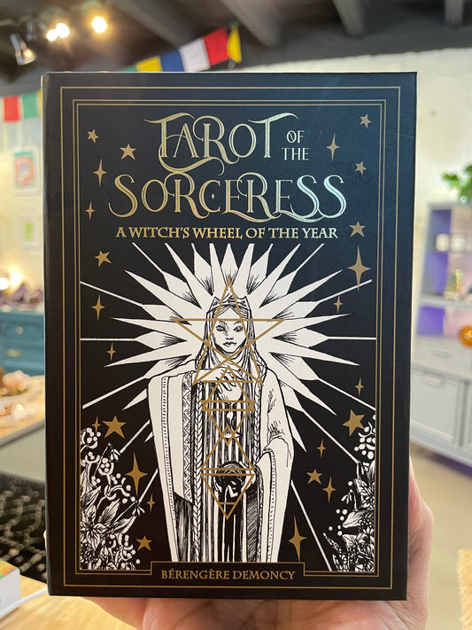 Tarot of the Sorceress - Luna Metaphysical